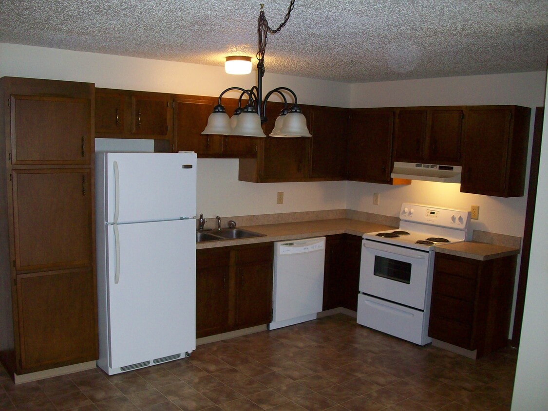 Primary Photo - 2208 E Divide Ave