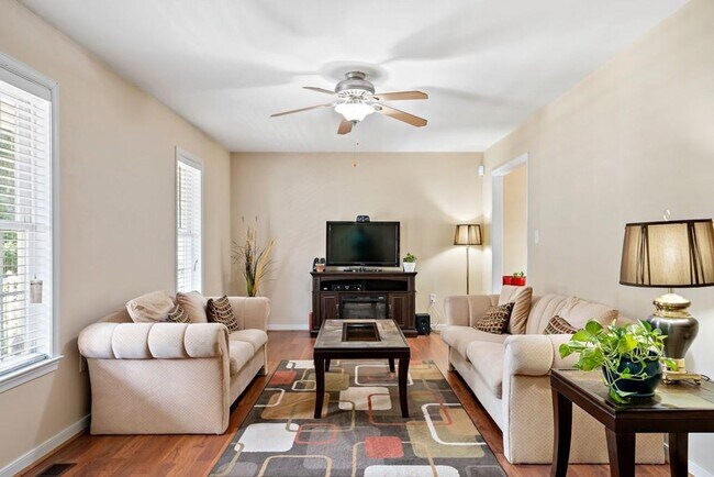 Building Photo - 4 Bedroom Home -Ashbrook Subdivision-Cosby...