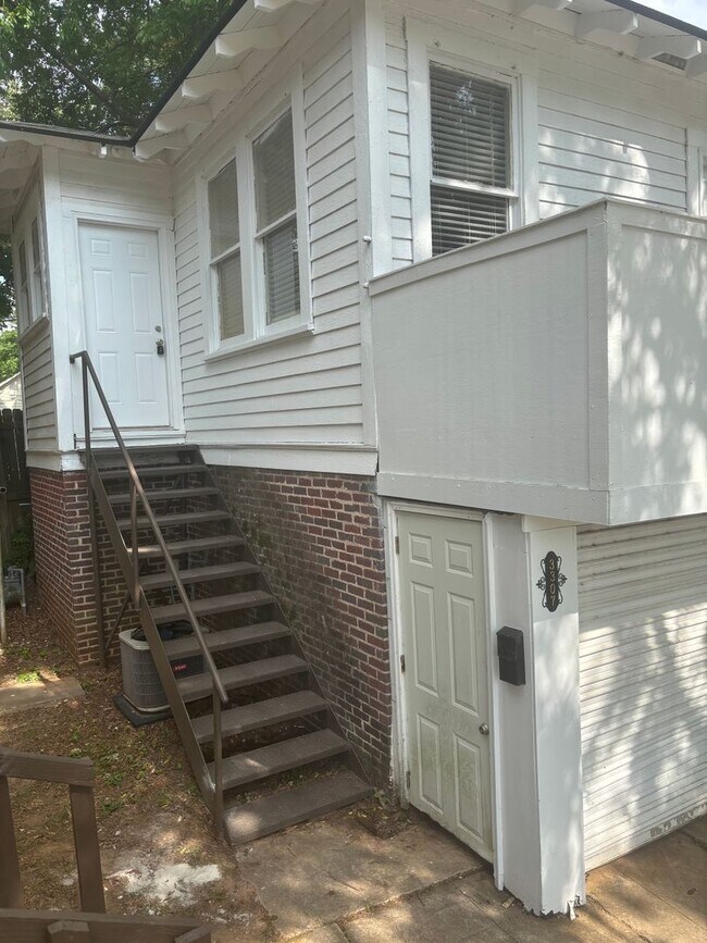 Building Photo - 3307 Creswell Ave