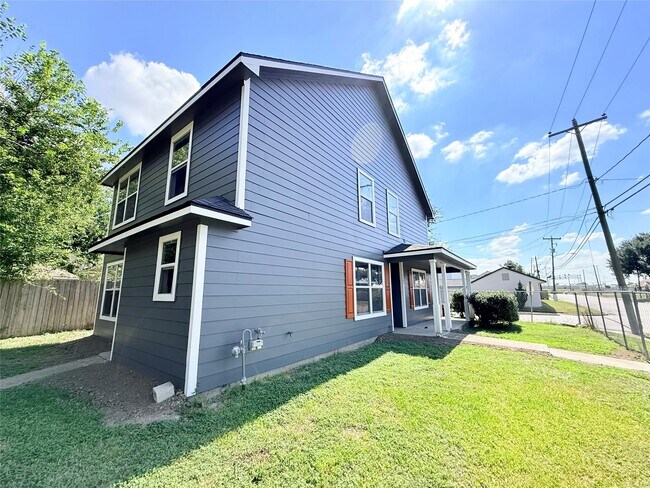 Building Photo - 5303 Lelia St