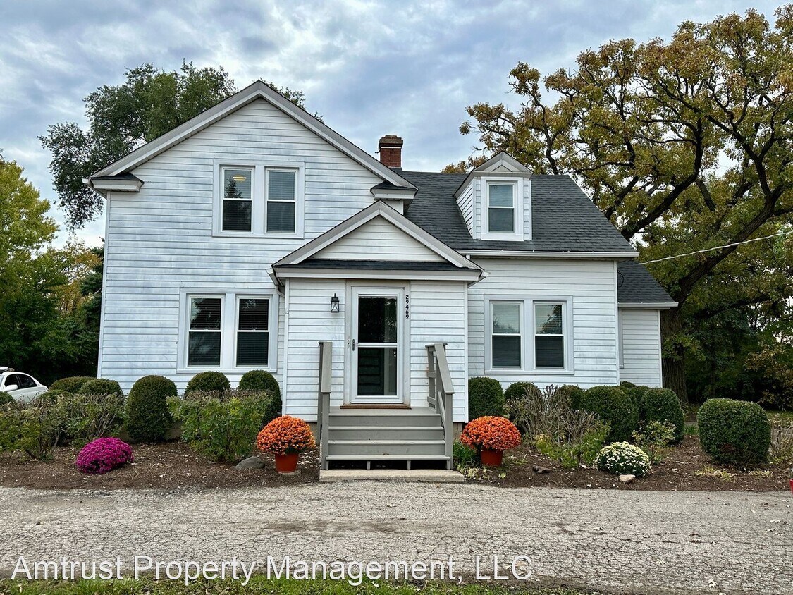 Primary Photo - 3 br, 1 bath House - 29469 N Fremont Cente...