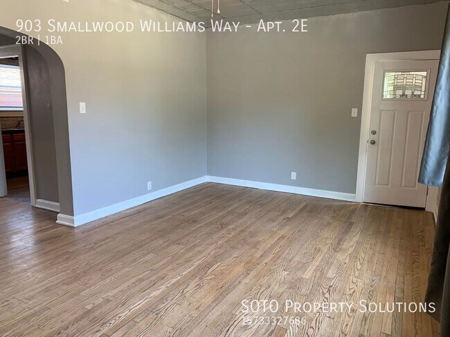 Building Photo - 2BD/1BA 2nd Floor Apartment Just a Step aw...
