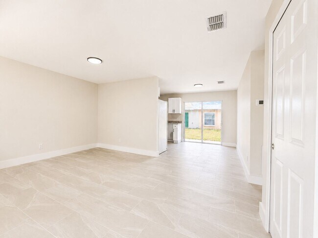 Building Photo - 5422/5424 Ninth Ave