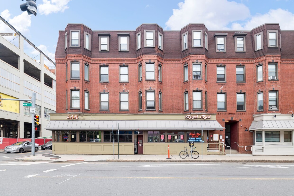 Primary Photo - 784 / 790 / 796 Main Street Apartments