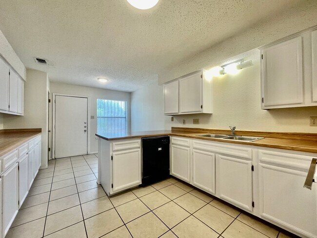 Building Photo - 1303 Conway Dr