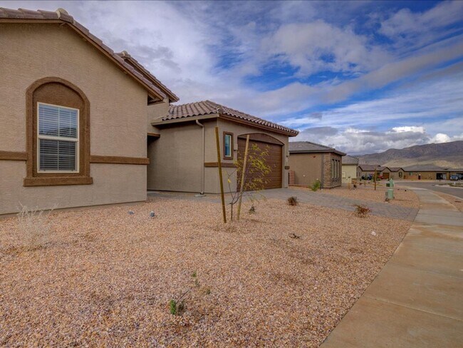 Foto del edificio - 4 bedroom, 2 Bathroom