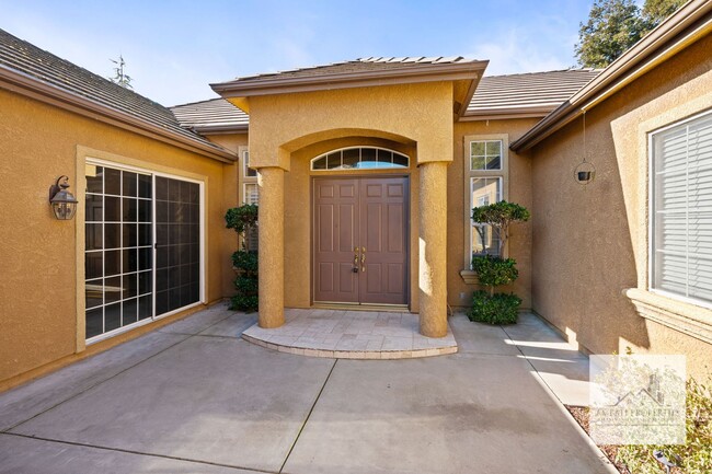 Building Photo - Spacious Four Bedroom Home in Clovis North...