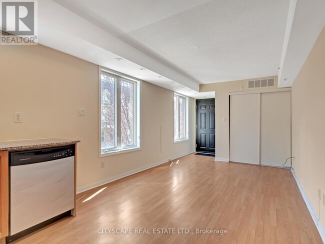 Building Photo - 16 Laidlaw St