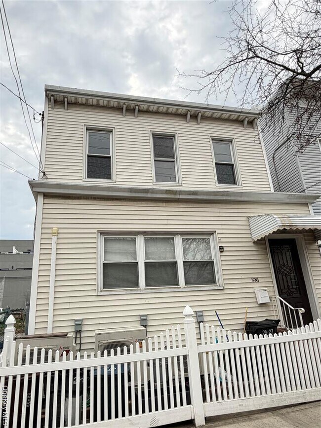 Foto del edificio - 20-27 121st St