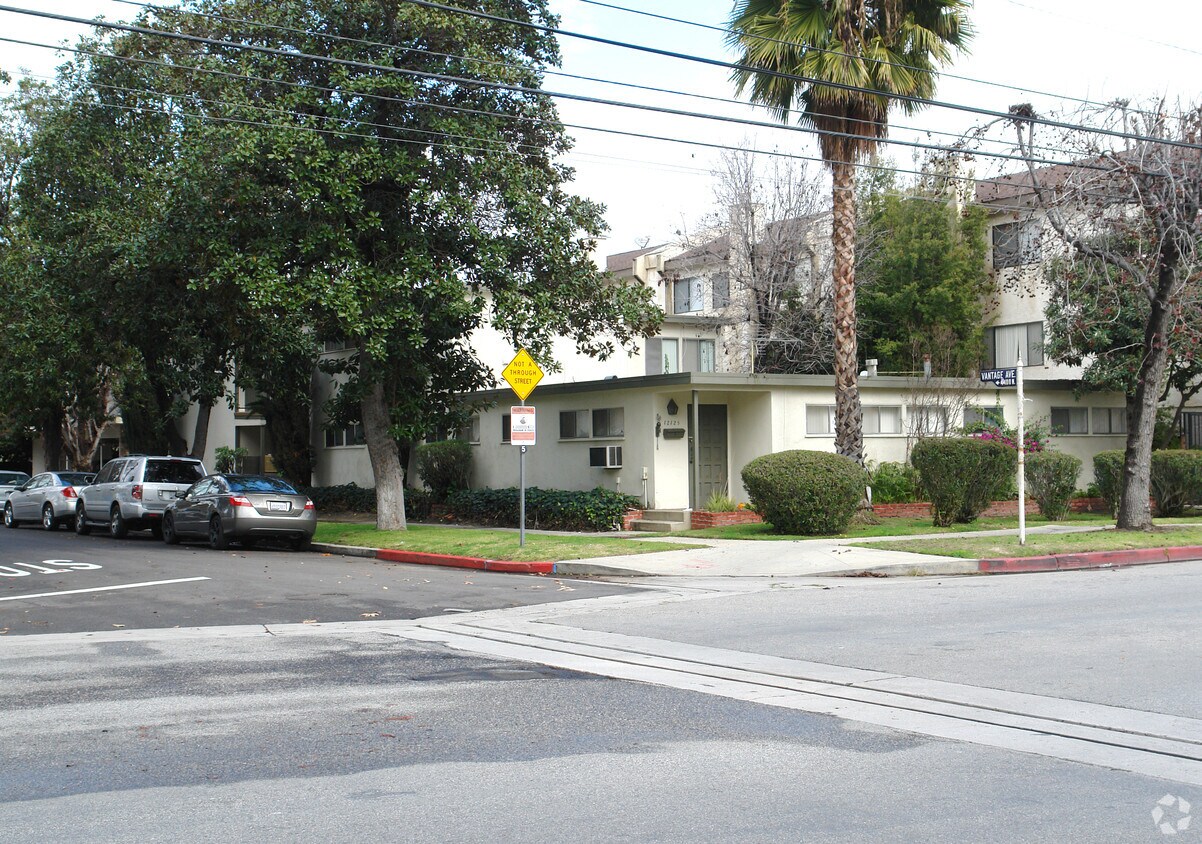 Primary Photo - 12125 Moorpark St