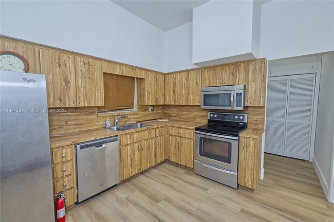 Building Photo - 1411 SW 82nd Ct