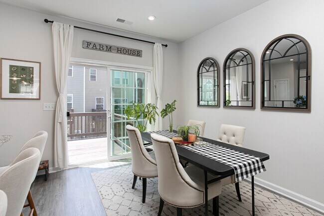 Foto del edificio - Modern Townhome near RTP - 3 Bedrooms, 2.5...