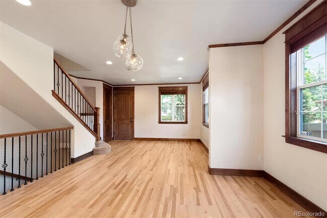 Building Photo - 5 bedroom home 3 blocks from Wash Park!