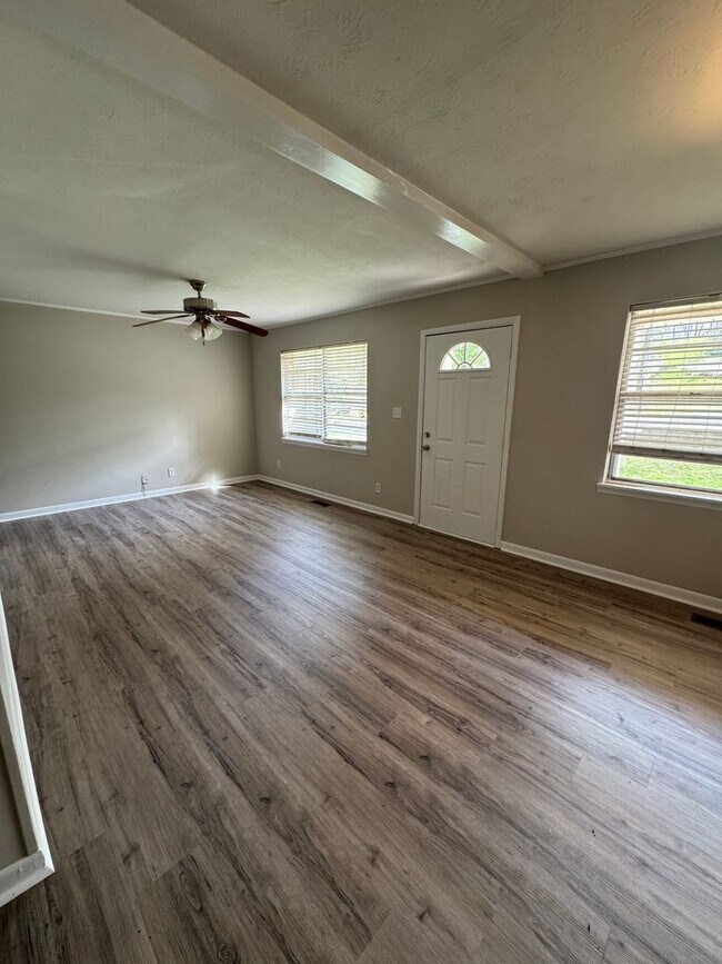 Foto del edificio - 6332 Winwood Dr