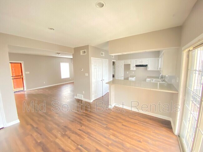 Foto del edificio - 6546 Whitetail Ln