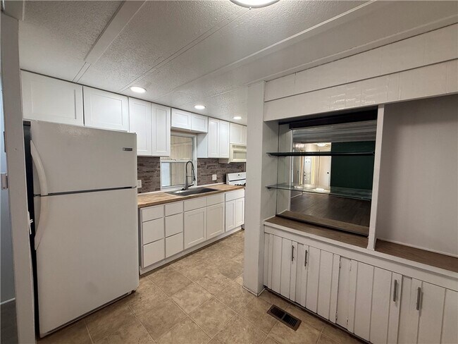 Foto del edificio - 2915 Thompson Ave