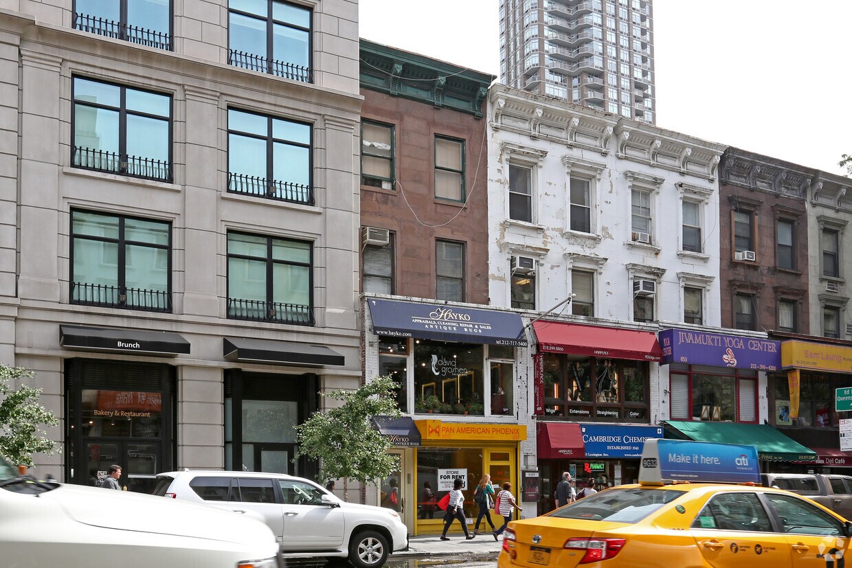 Building Photo - 857 Lexington Ave