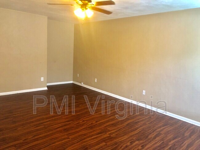 Foto del edificio - 28 Dogwood St