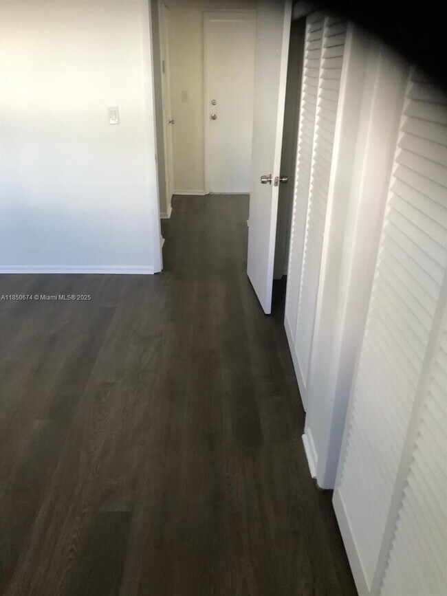 Foto del edificio - 7340 SW 82nd St