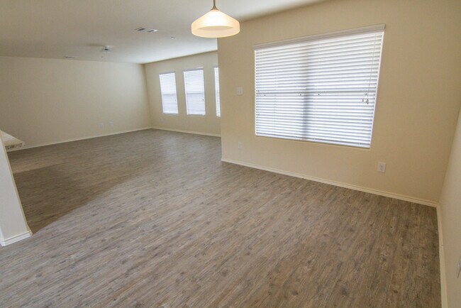 Foto del edificio - Oakwood Forest - 2000 Oakwood Forest Drive...