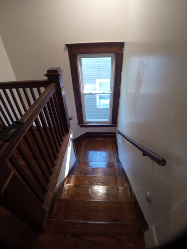 Building Photo - 220 W Lapeer St