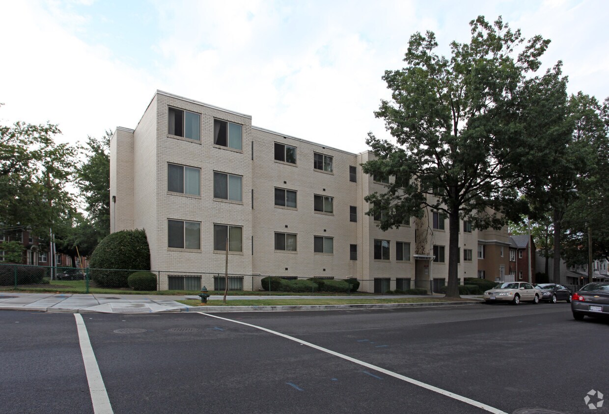 Foto principal - River East-Fairlawn Gardens