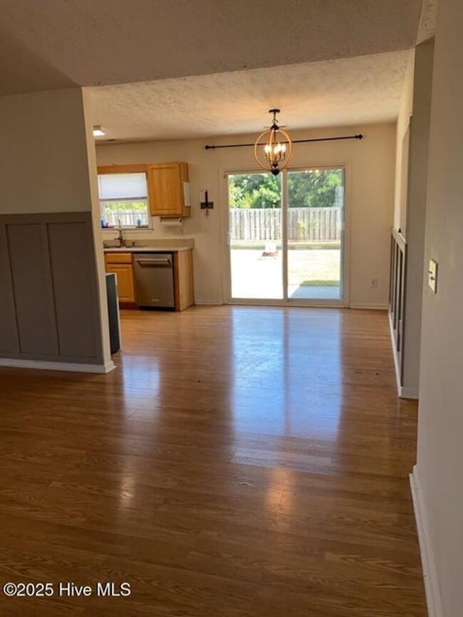 Foto del edificio - 206 Red Carnation Dr