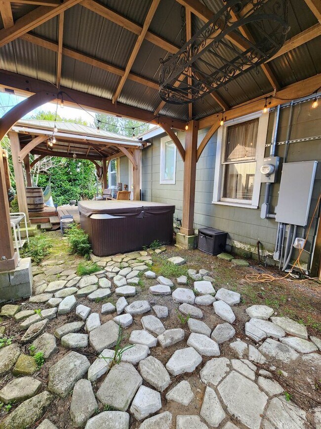 Foto del edificio - Cheery and Bright 1 bedroom, close to ever...