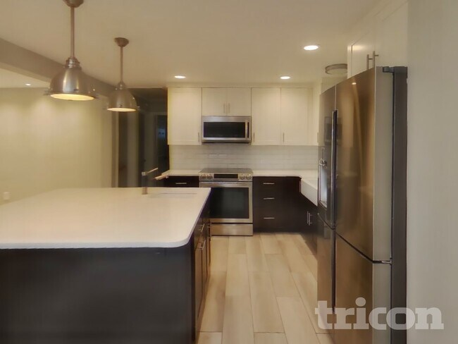 Building Photo - 408 Meadowhurst Ln