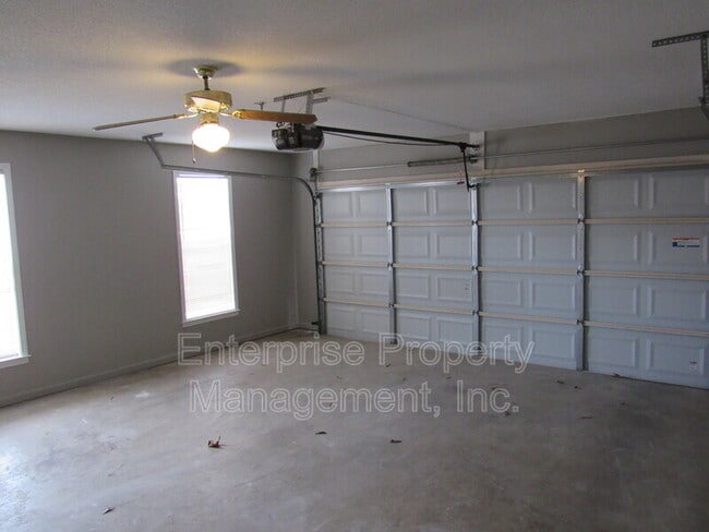 Building Photo - 7037 Meadowlands Pl