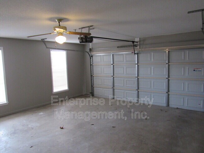 Foto del edificio - 7037 Meadowlands Pl