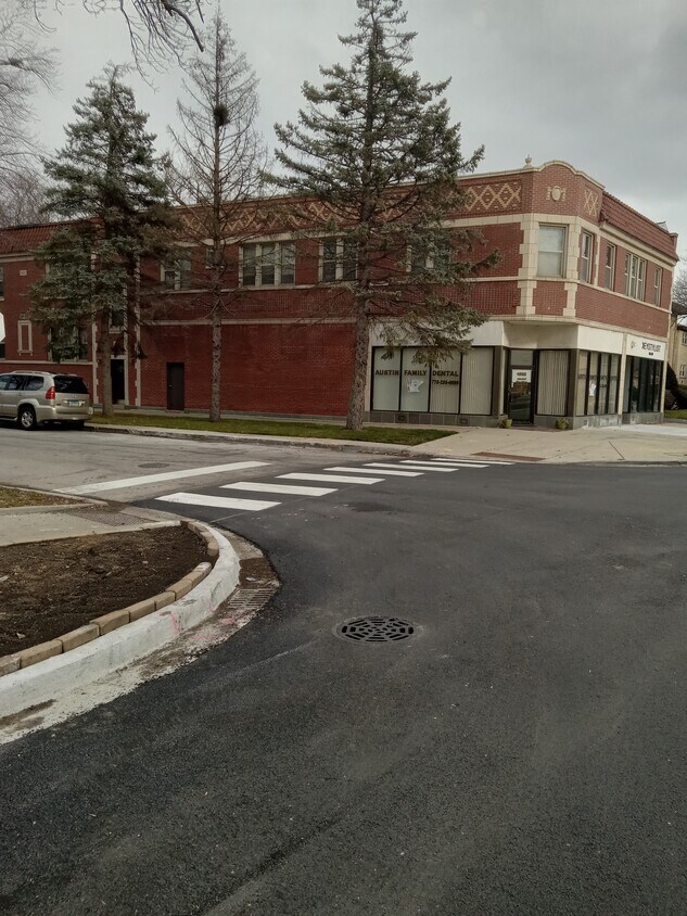 Building Exterior - 9885 S Charles St