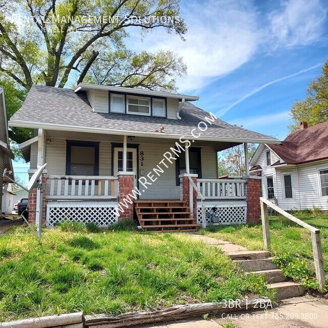 Building Photo - 831 SW Jewell Ave