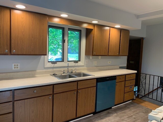 Foto del edificio - 18220 W Lindenwood Dr