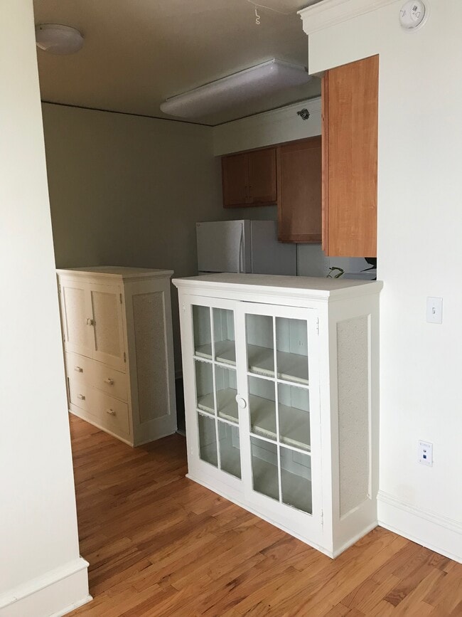 Building Photo - Ivy Manor Apartments