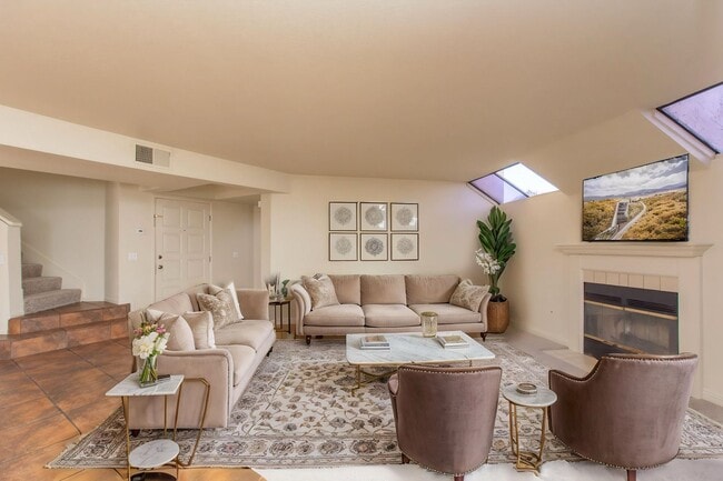 Building Photo - Highly Desirable 3 bedroom / 3 bath Cul-de...