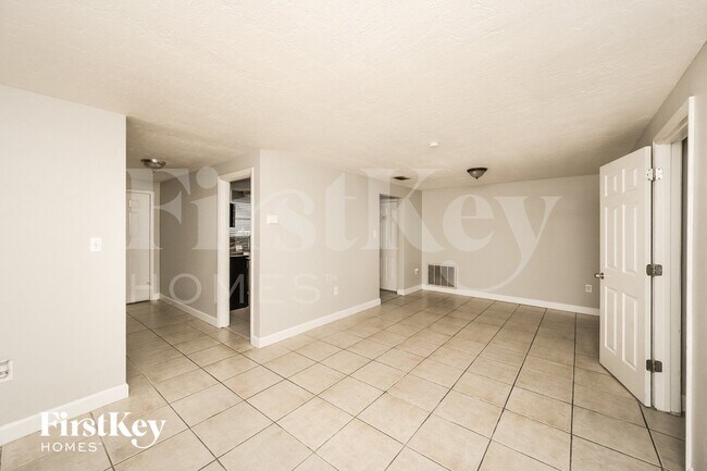 Foto del edificio - 8215 Winthrop Dr