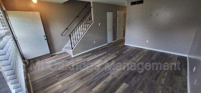Foto del edificio - 464 Heather St