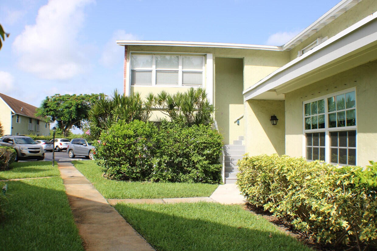 12104 FL A1AAlt Unit G2, Palm Beach Gardens, FL 33410 Condo for Rent in Palm Beach Gardens, FL