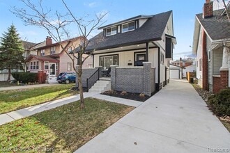 Building Photo - 314 S Laurel St