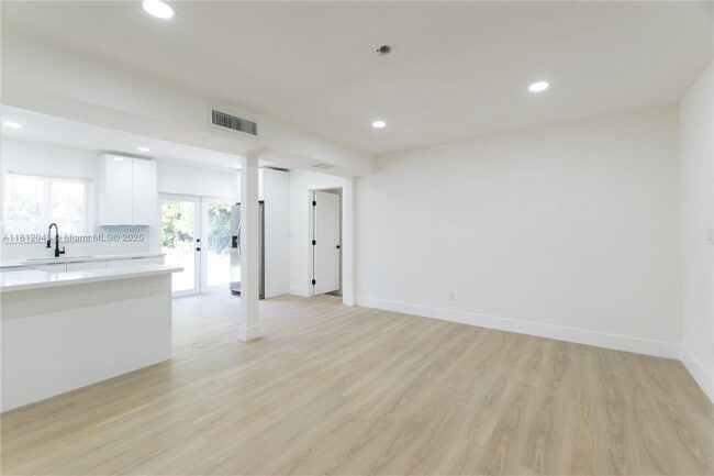 Foto del edificio - 1167 NW 9th Ave