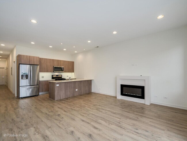 Foto del edificio - 4111 N Narragansett Ave