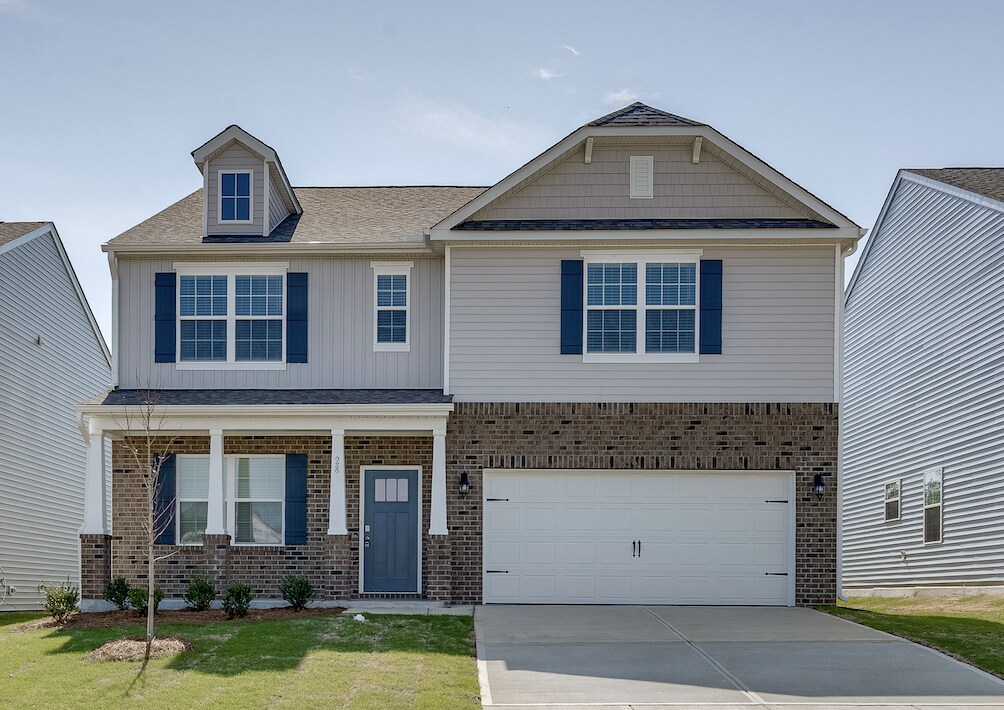 Foto principal - Spacious 4-Bed Gem with 2.5 Baths in Fuqua...