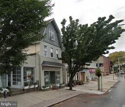Building Photo - 1038 W Lancaster Ave