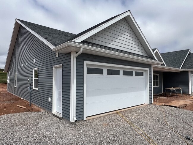 Building Photo - 39 Violet Cir
