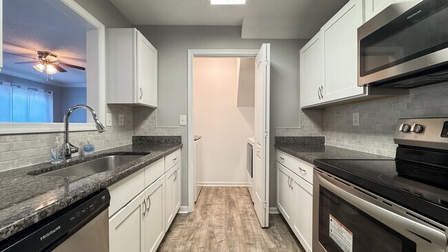 Foto del edificio - 2393 Old Greenbrier Rd