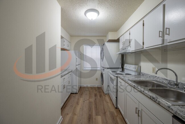 Foto del edificio - Spacious 2BR, 2BA Condo in Desirable Chapel Hill Community