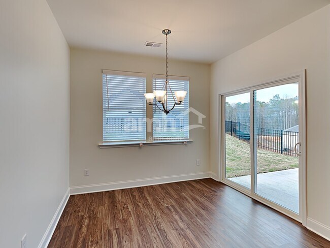 Foto del edificio - 565 Slew Dr