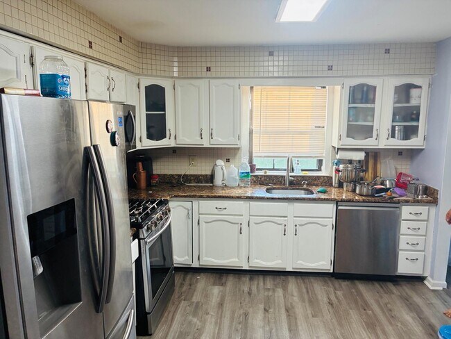 Kitchen - 2902 Stonehedge Rd