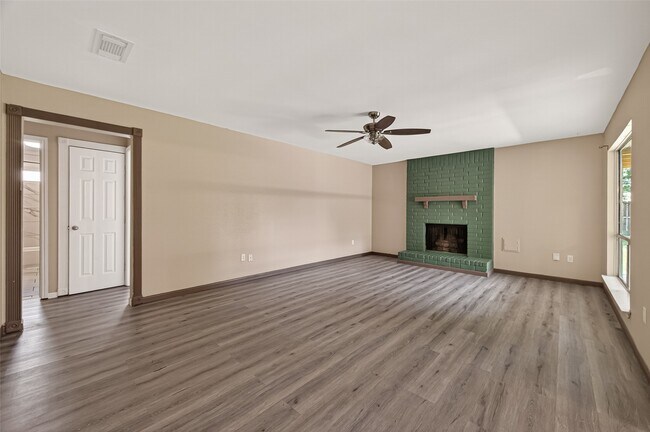 Building Photo - 24006 Lone Elm Dr